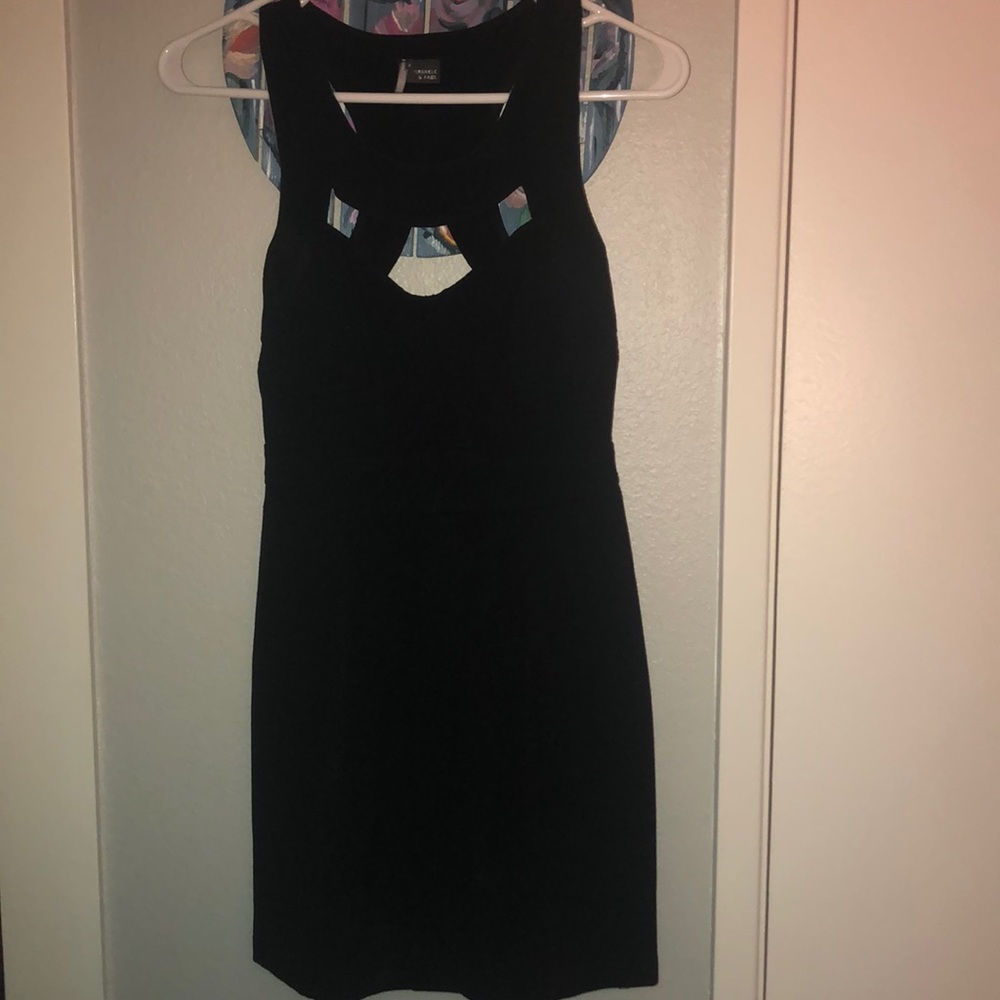 URBAN OUTFITTERS DRESS CUT OUT